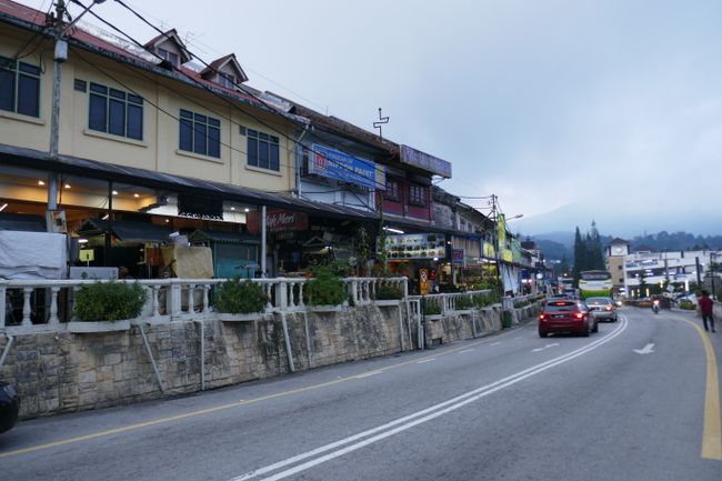 Die Hauptstraße von Tanah Rata. Und auch gleichzeitig unsere und die Restaurant-Straße.