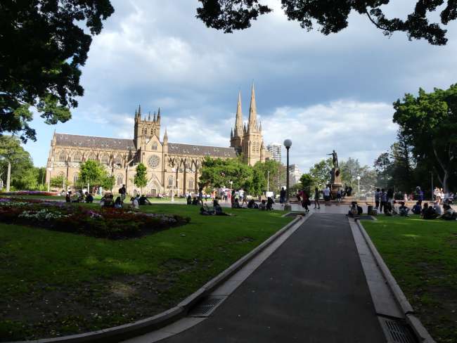 Hyde Park mit Sicht auf die St. Mary's Cathedral
