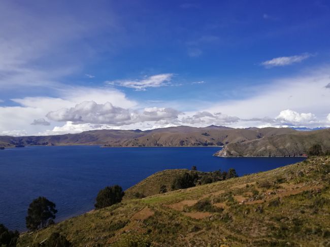 Aussicht aus dem Bus auf den Lago Titicaca