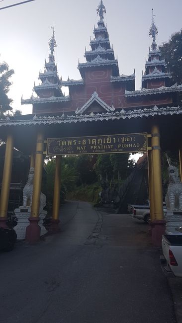 Und noch ein Tempel. Der Wat Phrathat Pukhao.