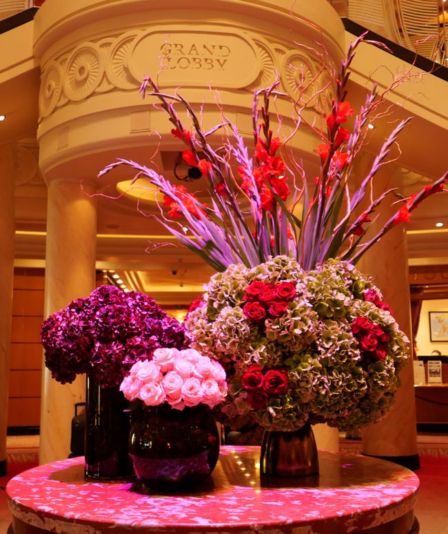 Jeden Tag neu Blumen in der Grand Lobby