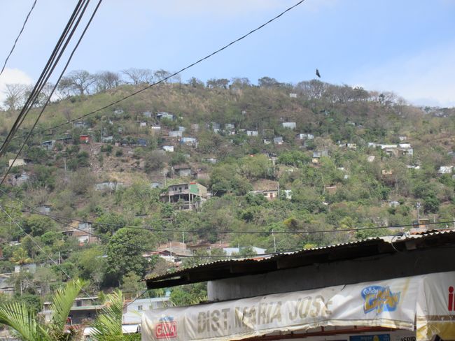 Wellblechhütten auf den Hügeln von Matagalpa