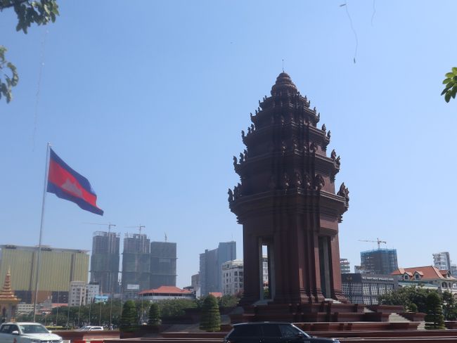 The city center of Phnom Penh - Sightseeing and Genocide Museum (Day 115 of the world tour)