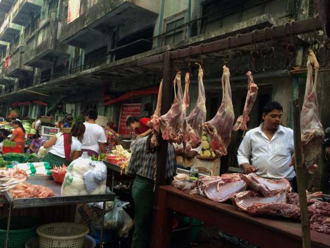 Markt in den Strassen von Yangon