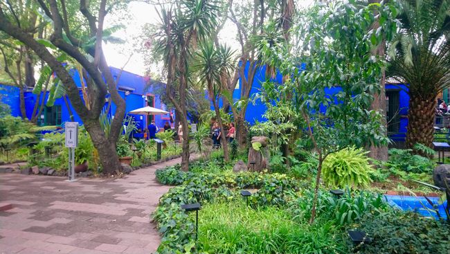 Innen konnte man leider keine Fotos machen. Das Wohnhaus von Frida und Diego - die casa azul - war aber sehr schön. 