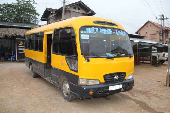 Unser Bus nach Dien Bien Phu: Gelb und steinalt