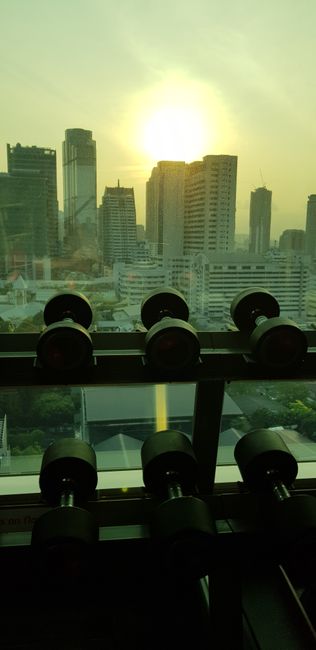Of course, I also train while traveling 😁💪 and with this view... 🌇