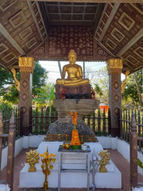 Buddha in einer der vielen Tempel 