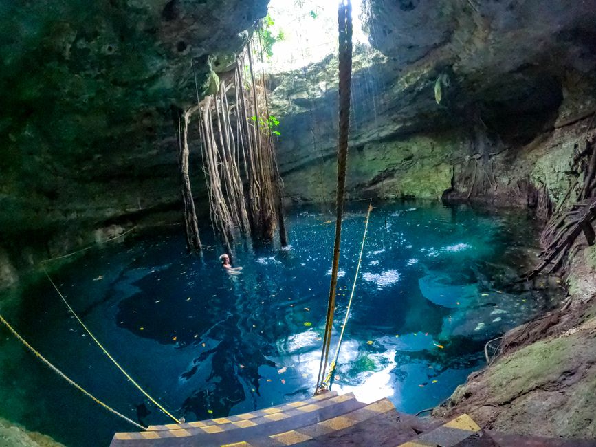 Tag 293 - Five Cenotes in the Rain & Thunderstorm in Cancun