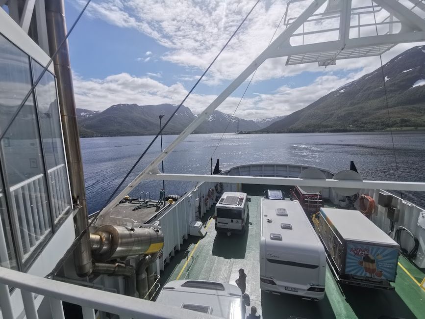 Ferry from Refsnes to Flesnes across the Gullesfjorden