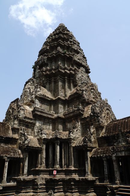 Zentrale Turm Angkor Wats, das zentrale Heiligtum repräsentiert den Berg Meru im Himalaya, auf dem die Götter wohnen (Hinduismus)