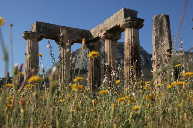 Der Apollontempel in Korinth liegt...