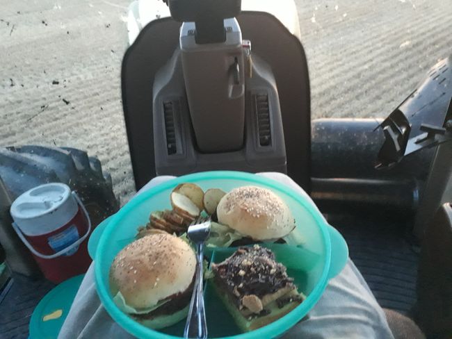 Eating while driving. During the harvest, it is brought to the field every day at 6 pm!