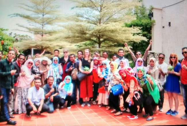 Wir inmitten der indonesischen Reisegruppe