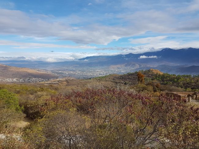 Aussicht über die Stadt Oaxaca und die umliegenden Berge