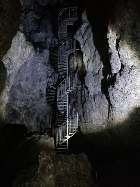 Vatnshellir Cave 1