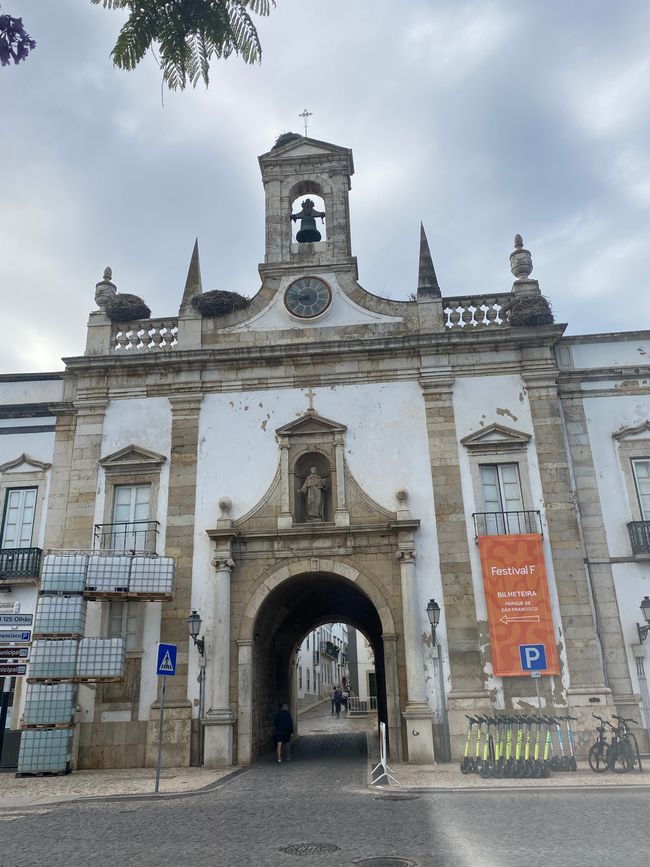 Arco da Vila (city gate) - Porta Arabé with the storks' nests on the roof
