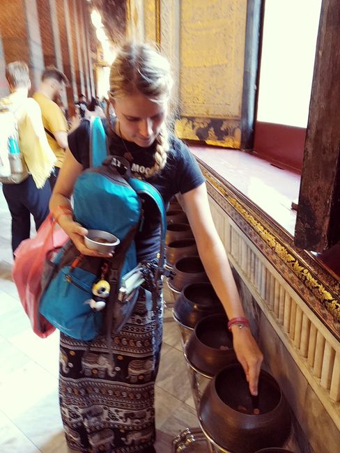 The shoes go into the bag (Wat Pho)