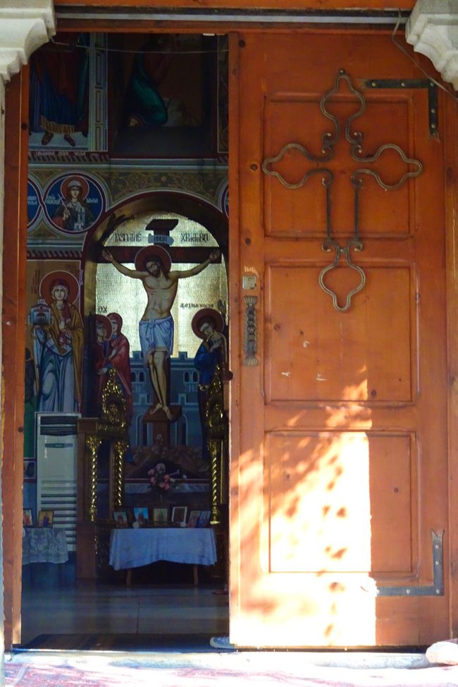 Eingang in eine der vielen orthodoxen Kirchen