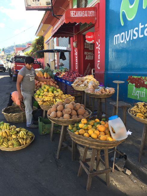 Buying fruits in Matagalpa