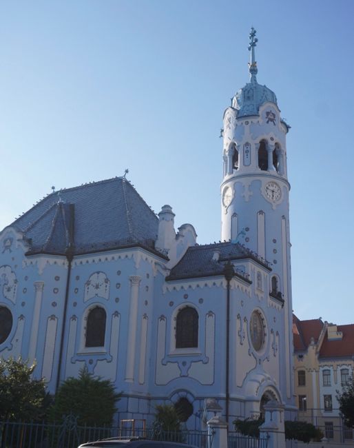St. Elisabeth is also called the Blue Church, it's clear why ;) 