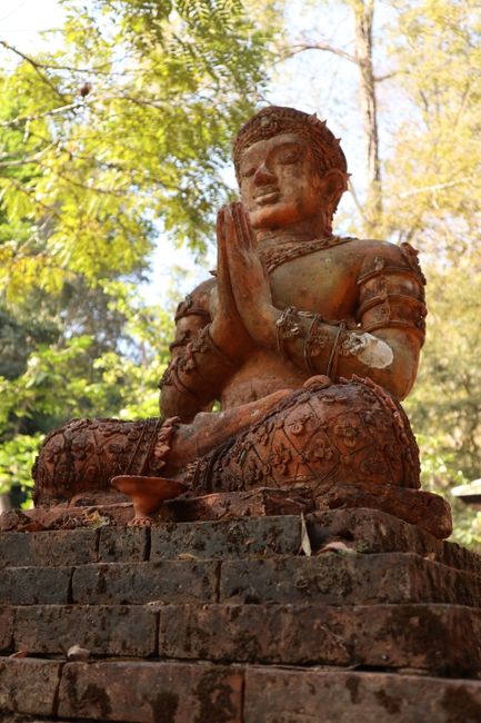 Ein weiterer Buddha am Wat Pha Lat.