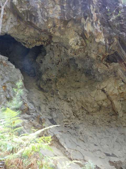 Höhle auf dem Weg nach oben