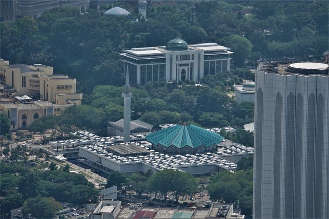 Blick auf die Masjid Negara vom KL Tower aus