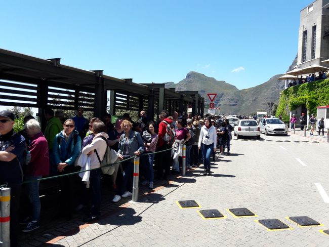the queue at Table Mountain