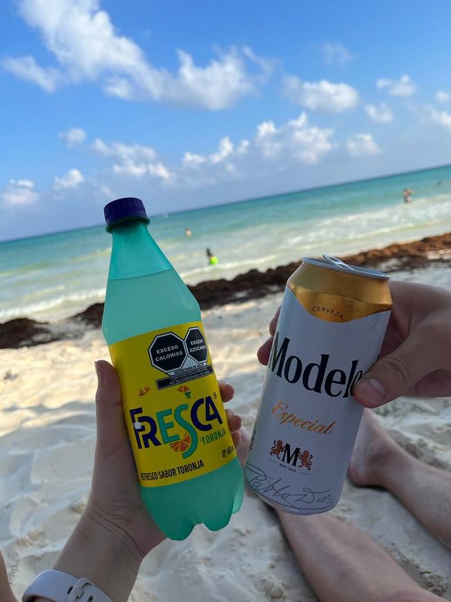 Ein letztes Getränk am Strand in Mexiko