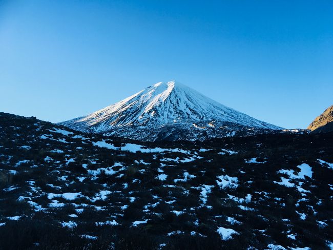 On the paths of Middle Earth: Mount Doom and Mount Tongariro