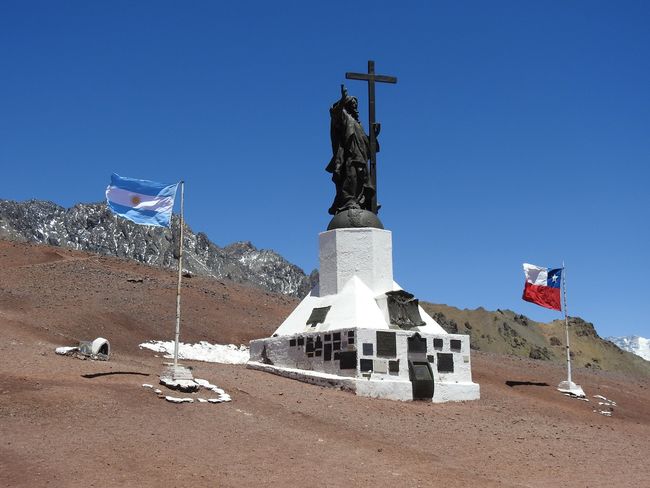 "Christus der Erlöser der Anden" / Christ Liberator of the Andes -- Grenze / Border Chile / Argentina