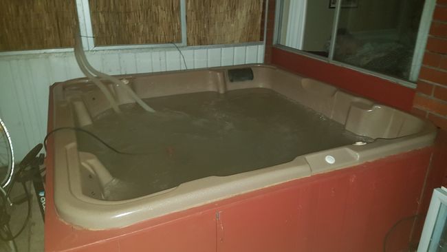 In the evening, we went to the hot tub. That's the life!
