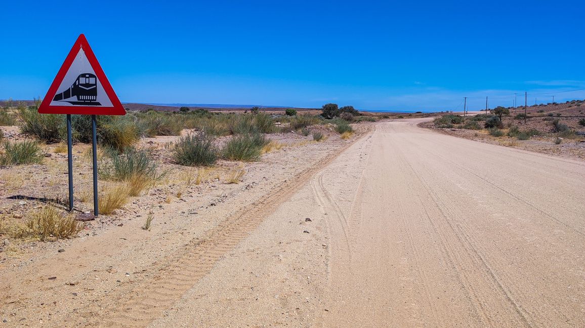 Gravel road to Lüderitz