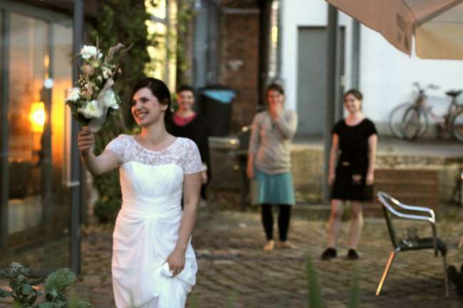 Closing on the canal - Bridal bouquet throw