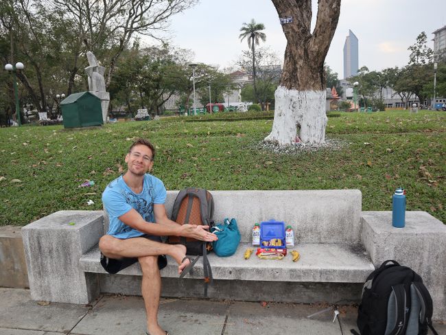 Breakfast on the park bench ;-)  (Day 97 of the world tour)