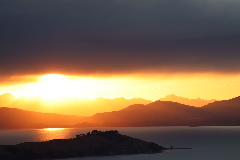 Bezeichnender Sonnenaufgang auf der Isla del Sol