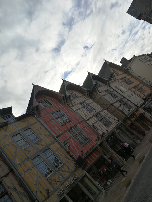 Day 28, Chablis, Troyes, Champagne Route, Epernay, Reims