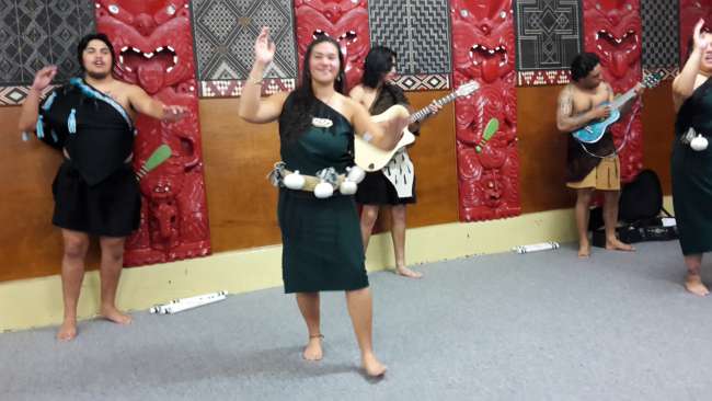 traditioneller Maori-Tanz in der Marae