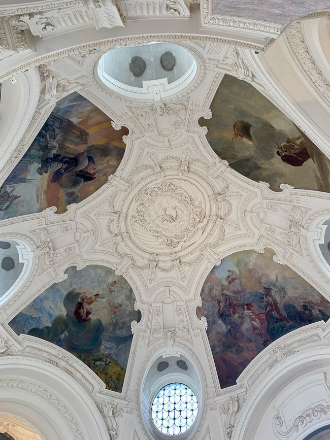 the beautiful ceiling paintings I mentioned 