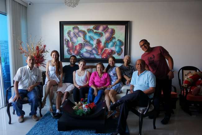 Papa Enrique, Cousine Camila, Camilo, ich, Tante Maruja, Mama Luzmila, Oma Eli, Onkel Fredi, Cousin Avid