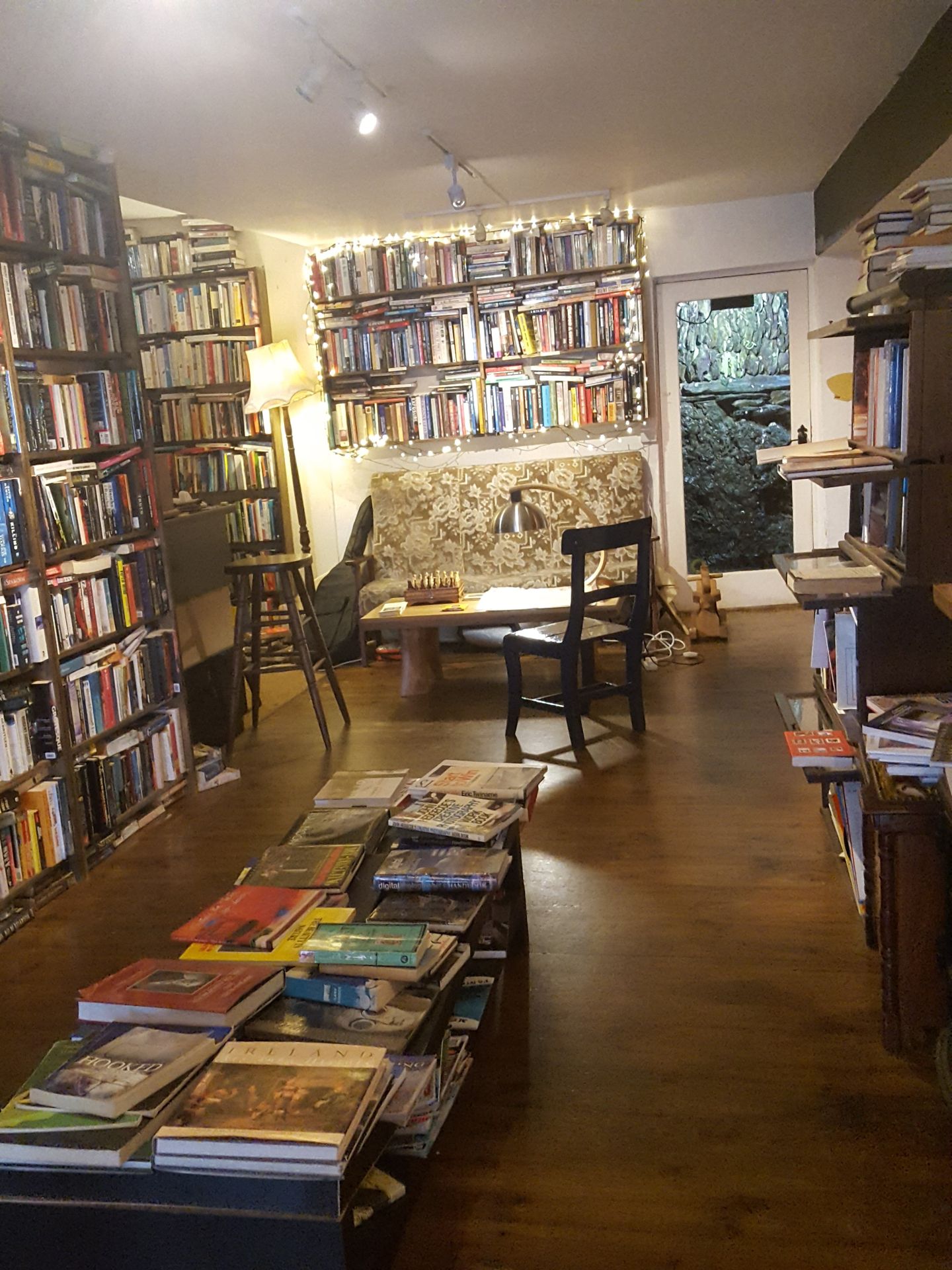 a small bookshop where you can drink coffee and play chess