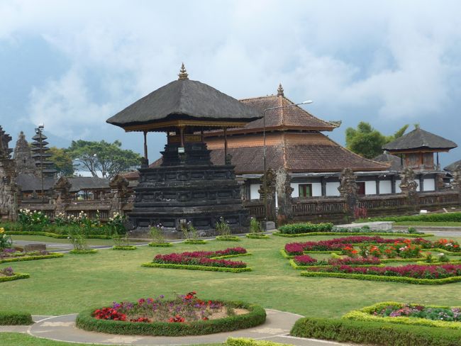 Tẹmpili iwaju omi: Ulun Danu Bratan (Bali Apá 3)