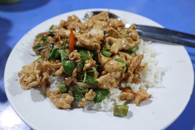 Fried basil rice with chicken: Lecker!