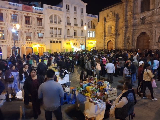 Reges Treiben am Hauptplatz  - La Paz