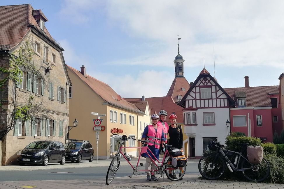 Starting off again from Heilsbronn - me southwards, they northwards 👋