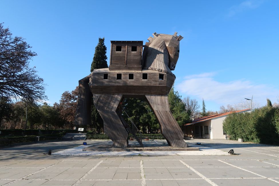Another model of the Trojan horse, this time even climbable