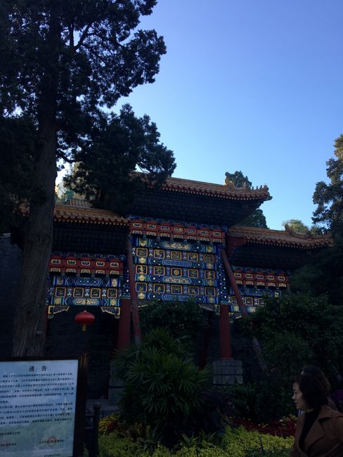 Beihai Park, ascent to White Pagoda