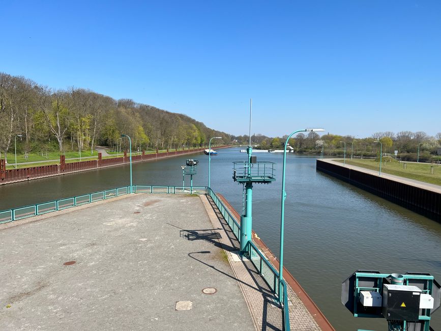 Schleuse auf der Weser. 