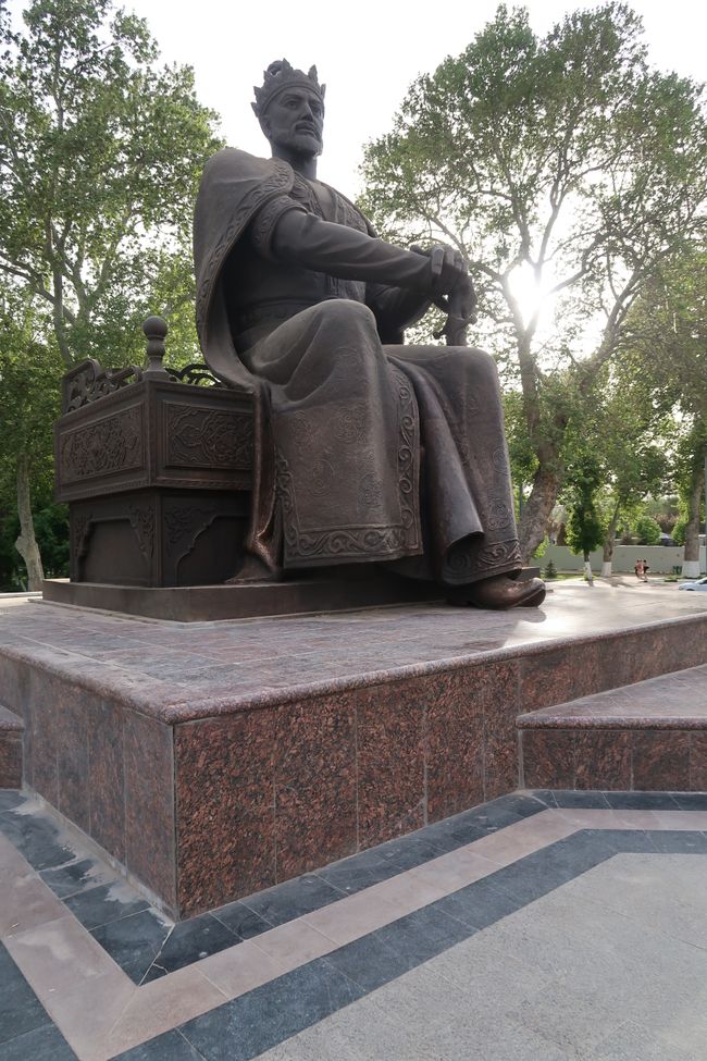 Amir-Temur-Statue
